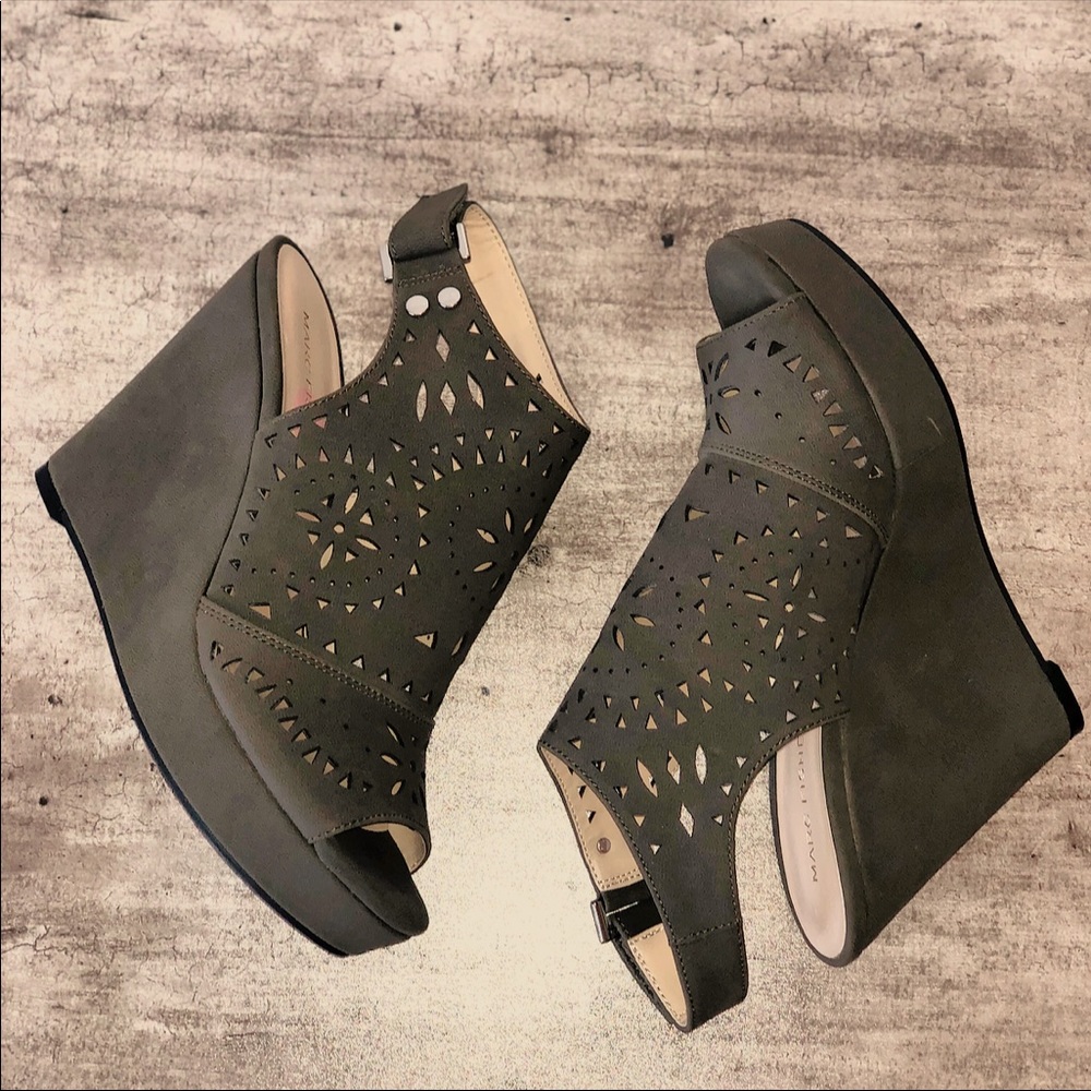 Olive Marc Fisher Suede Wedges (NWOB)